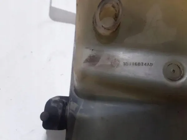 Réservoir de liquide de refroidissement OEM 55116874AD image 5