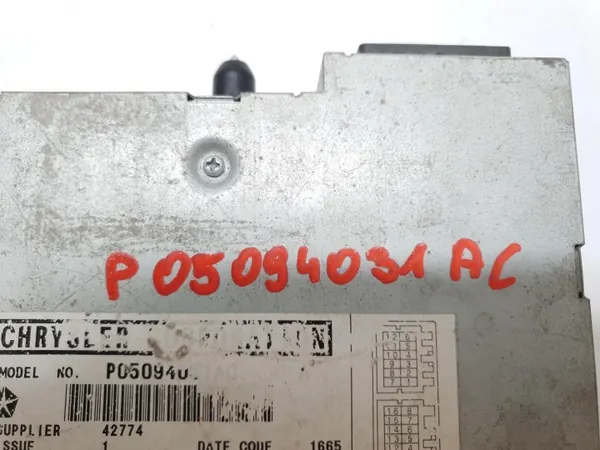 Trocador CD usado OEM P05094031AC para Chrysler image 7