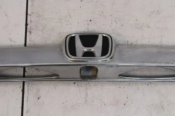 Honda CR-V III Heckklappenleiste OEM TBS27457 image 3