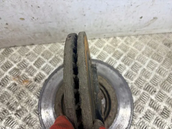 Toyota RAV4 XA50 Framre bromsskiva OEM AMD225083 image 5