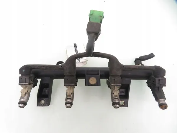Riel de inyección Peugeot 206 1.1 8V OEM 9625194080C image 2