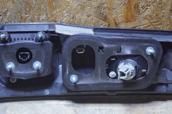 Honda OEM 132-16721 Faixa do Porta-Malas image 10