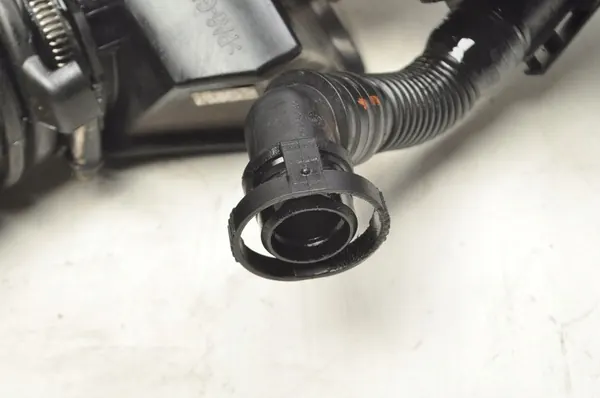 MERCEDES W213 2.0 D LUFTANSCHLUSSRÖHRE A6541400560 image 8