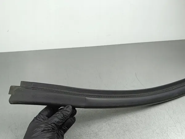 Vedação da porta traseira Subaru Forester SK image 2