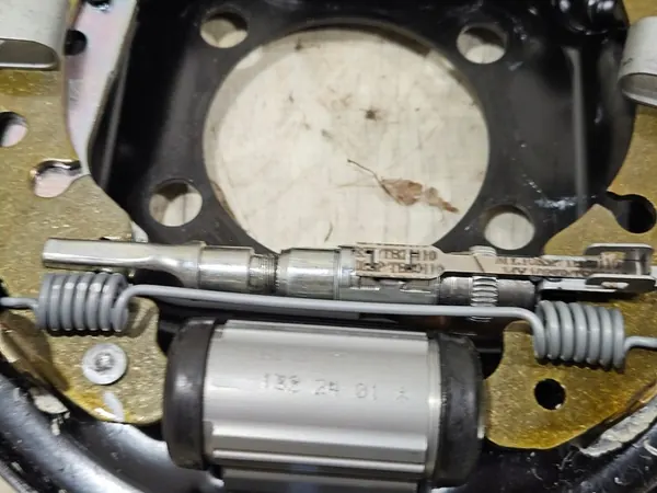 TOYOTA AYGO X Komplettsatz Hintere Bremsen und Schuhe OEM image 4