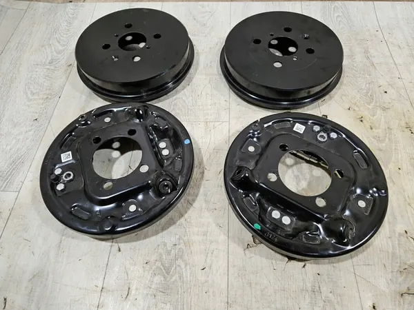 TOYOTA AYGO X Komplettsatz Hintere Bremsen und Schuhe OEM image 8