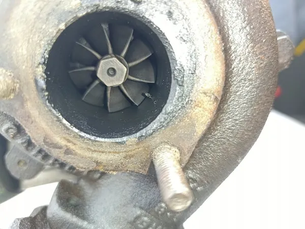 Turbo con colector usado OEM 028145702R image 7