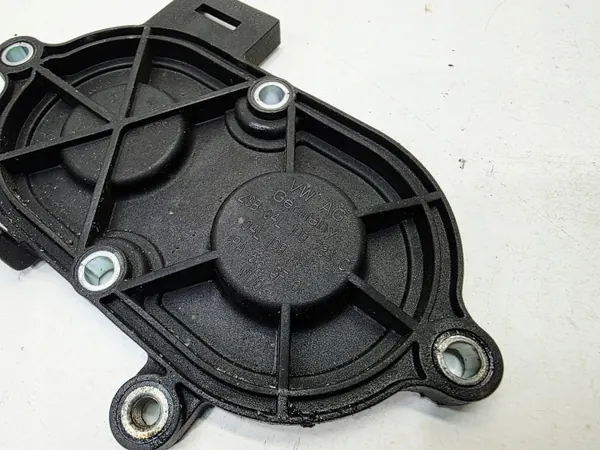 Audi Q3 8U 2.0 TDI Kamaxeltäcksel Propp OEM 04L109283C image 3