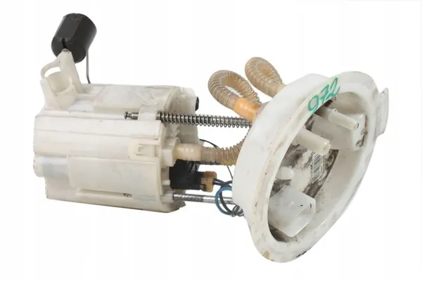 BMW F20 F21 F30 F31 F32 F34 F36 N47 Polttoainepumppu 7243972 image 4