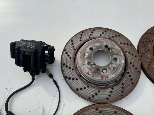BMW E63 M6 E60 M5 Bromsok & Skivor Set image 4