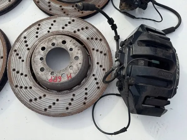 BMW E63 M6 E60 M5 Bromsok & Skivor Set image 6