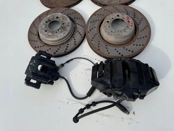 BMW E63 M6 E60 M5 Bromsok & Skivor Set image 9