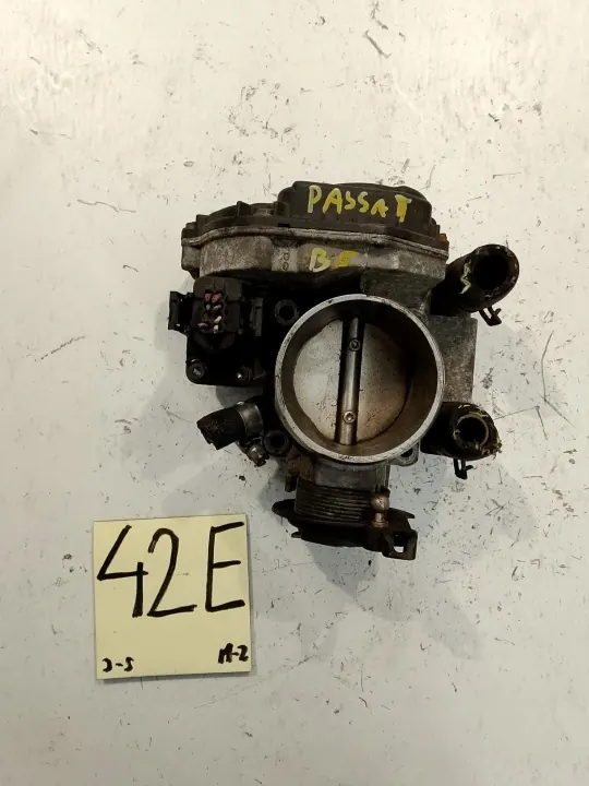 Corps de papillon Volkswagen Passat B5 1.8 Essence OEM image 2