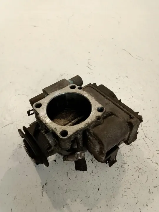 Corps de papillon Volkswagen Passat B5 1.8 Essence OEM image 3