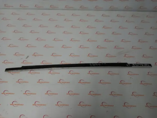Mercedes W245 vasen taka-kaavinauha OEM A1697351565 image 2