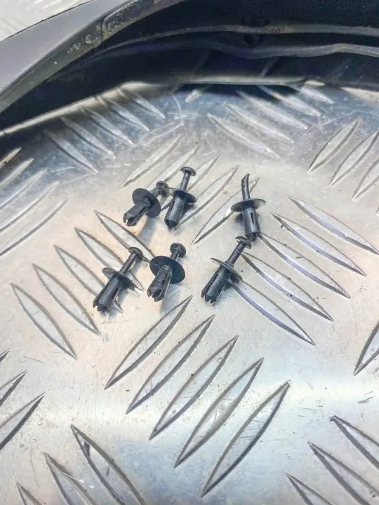 Mercedes-Benz SL R129 Fram Höger Strålkastarlock OEM A1298260680 image 7