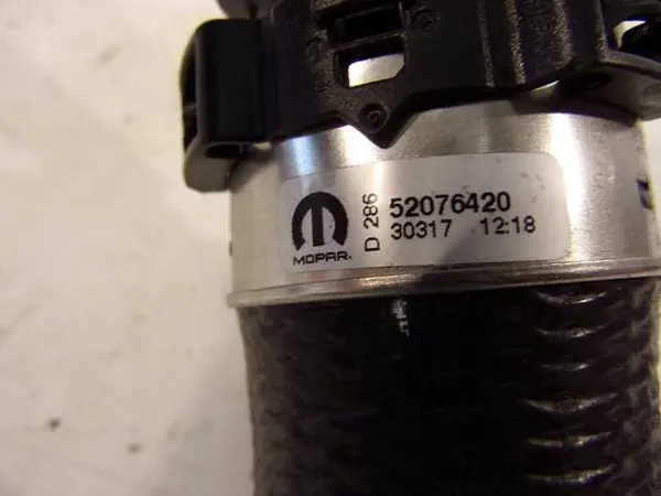 Jeep Intercooler-Schlauch OEM 52076420 - Gebraucht image 4