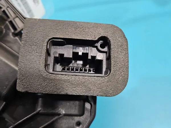 Rechtes Vorderes Schloss Skoda Octavia III 5E1837016A image 4