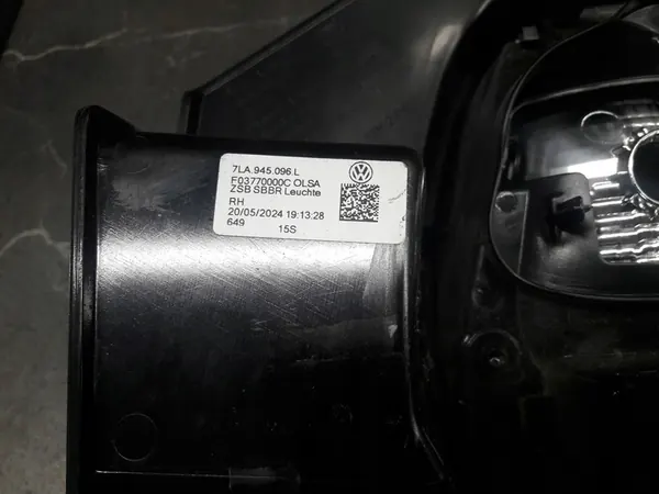 Luz trasera derecha VW T6 image 5