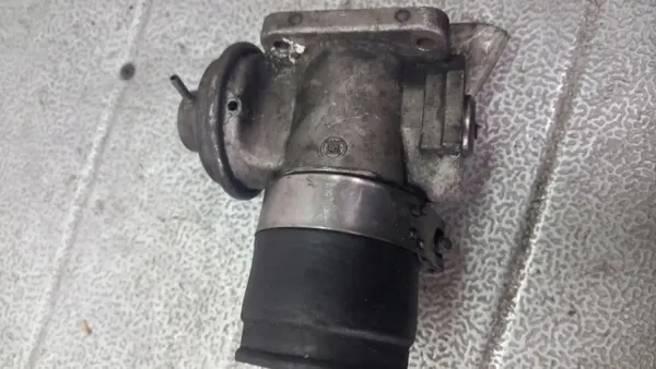 Soupape EGR OEM 01 pour Opel Omega - Occasion image 3