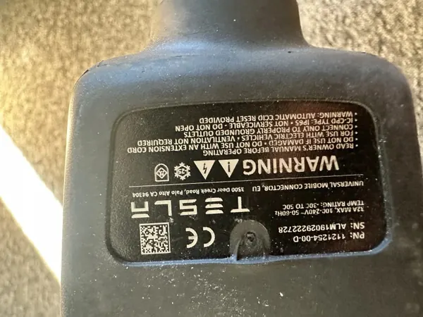 Tesla Latauskaapeli OEM 1121254-00-D - Käytetty image 3