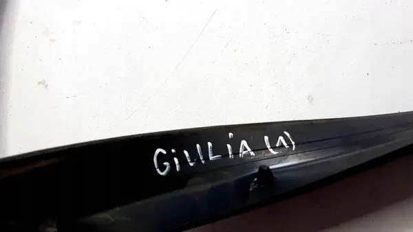 Junta del capó Alfa Romeo Giulia OEM 13M8 - Usado image 4