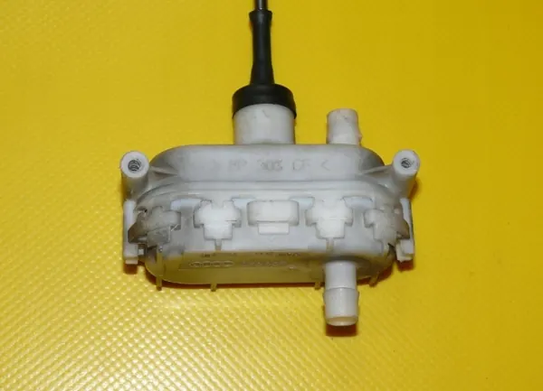 OEM 4A0862153B Bagageluckslås Aktuator Audi A8 D2 image 3