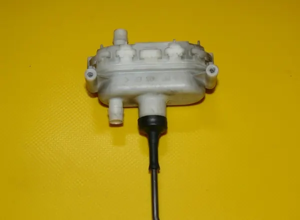 OEM 4A0862153B Bagageluckslås Aktuator Audi A8 D2 image 4