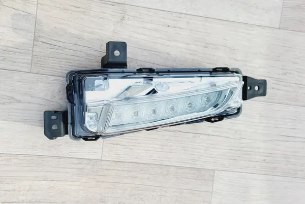 Suzuki Vitara II Halogen DRL Ljusrätt OEM W1378 image 2