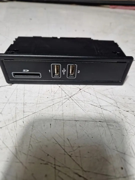 Mercedes USB-uttag OEM A2058200126 för C-klass W205 image 2