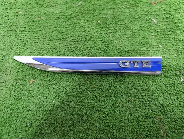 OEM VOLKSWAGEN PASSAT B8 GTE Linker Spatbord Embleem image 4