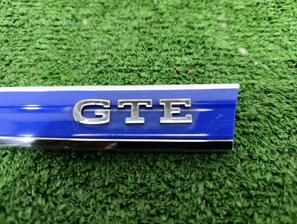 OEM VOLKSWAGEN PASSAT B8 GTE Linker Spatbord Embleem image 5