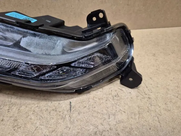 Phare DROIT DRL OEM 92208G4210 pour Hyundai i30 Fastback image 3