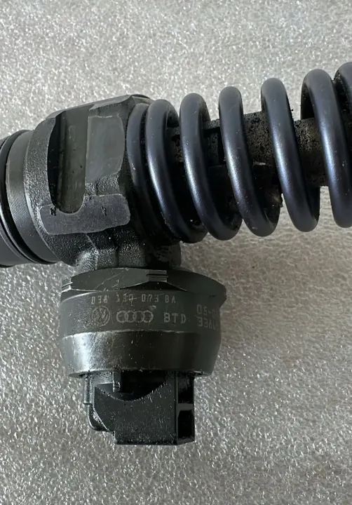 Inyector OEM 038130073BA para Motor 1.9 TDI BLT image 4