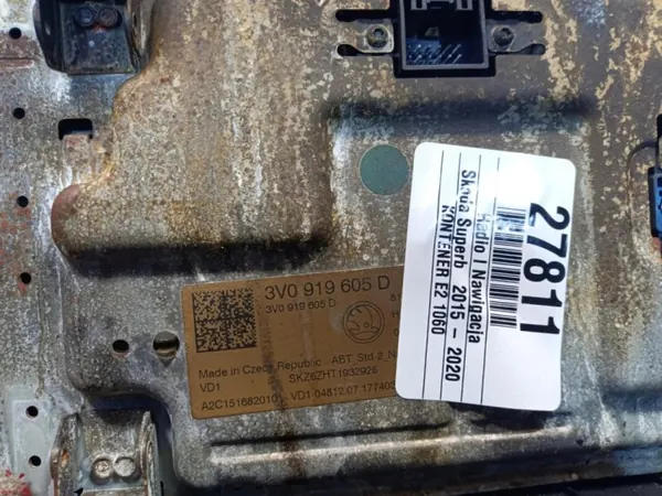 Radio Navigation Skoda Superb III OEM 3V0919605D image 6