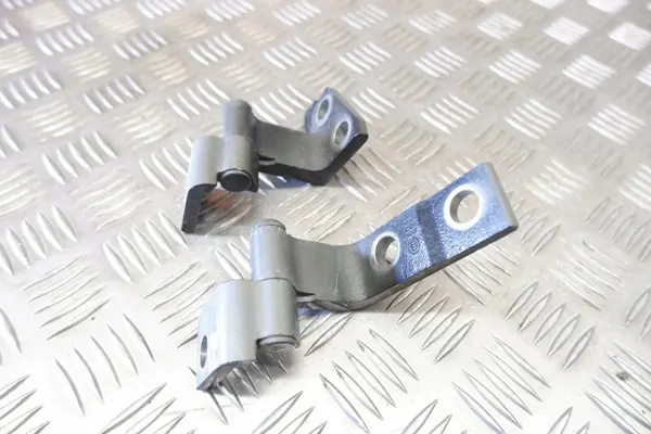 Lexus RX 450H 2018 Vasen yläoven saranat OEM 6874048010 image 5