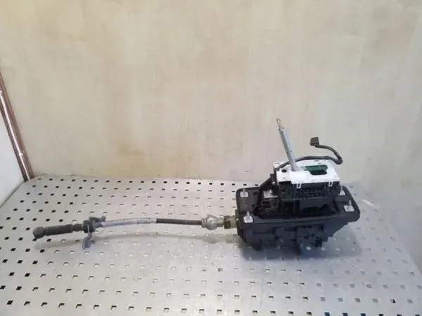 Audi A5 8T3 Vaihteiston mekanismi OEM 8K2713041H image 2