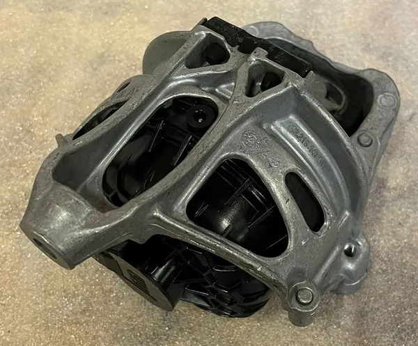 Moottorin kiinnike Audi 4M0199372GL image 2