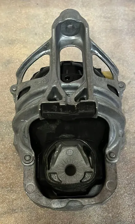 Moottorin kiinnike Audi 4M0199372GL image 3