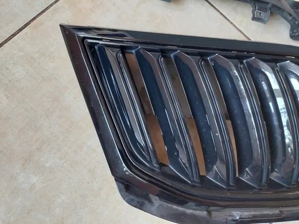 Kühlergrill OEM 5E0853653 C für Skoda Octavia III VRS 2017-2020 image 3