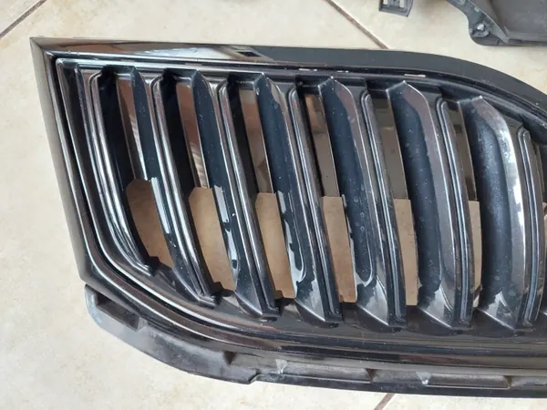 Kühlergrill OEM 5E0853653 C für Skoda Octavia III VRS 2017-2020 image 4