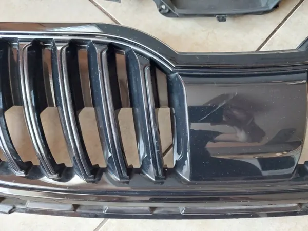 Kühlergrill OEM 5E0853653 C für Skoda Octavia III VRS 2017-2020 image 5