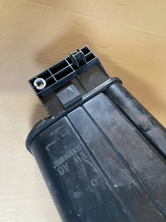 Brandstofdampkoolstoffilter OEM 3QF196 - Gebruikt image 3