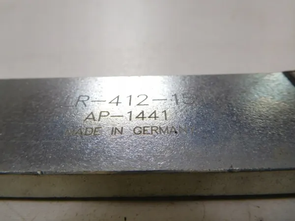 Herramienta de sujeción compresor AC OEM JLR-412-151 usado image 6