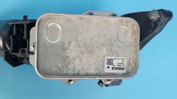 BMW G20 Caja Filtro Aceite OEM 72482269 image 10