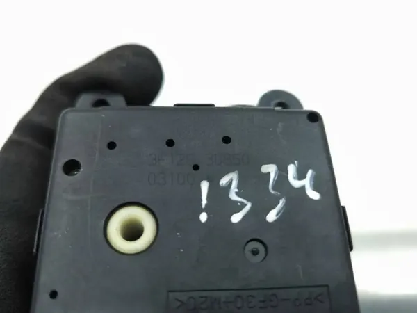 Lämmitysventtiili OEM 3F12030850 Nissan 350Z:lle image 3