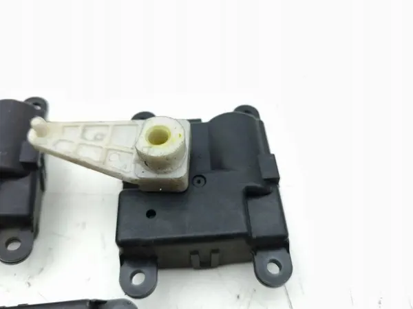 Lämmitysventtiili OEM 3F12030850 Nissan 350Z:lle image 4