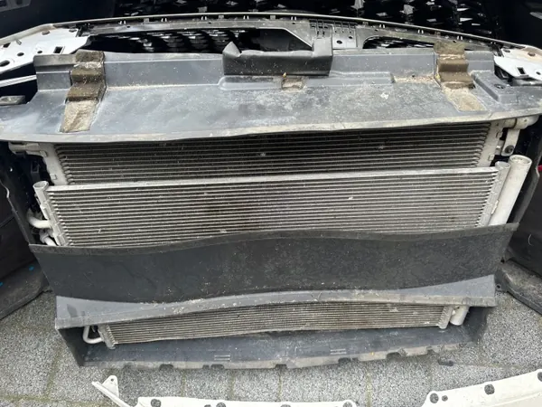 JAGUAR E-PACE PAS CHŁODNICE CHŁODNICA 2.0 OEM image 2