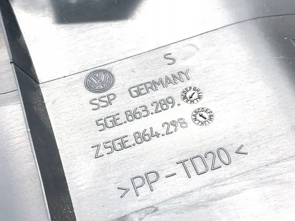 OEM 5GE863289 bakventilationsgallret för VW Golf VII image 3