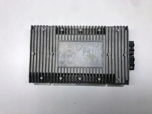 VW Phaeton Vahvistin OEM 3D0035466B - Käytetty image 2